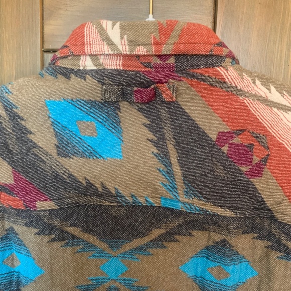 Legendary Whitetails Button Down Shirt - Picture 6 of 7